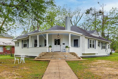 Oxford Vacation Rental | 3BR | 2.5BA | 2,500 Sq Ft | Stairs Required