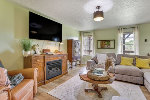 Laurelville Vacation Rental | 2BR | 1BA | 1,280 Sq Ft