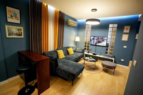 Apartment, Balcony, City View | Living area