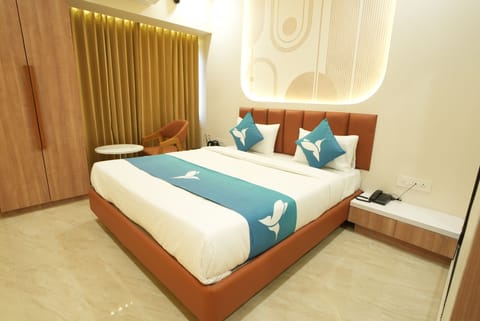 Deluxe Room | Desk, free WiFi