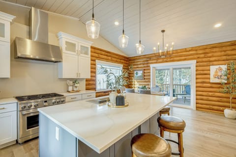 House (4 Bedrooms) | Interior