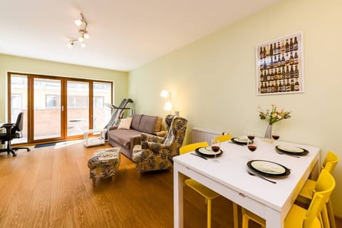Spacious Living Area with Sofa, Dining Table & Fully Equipped Kitchen | Book Now with RENTUJEMY.COM