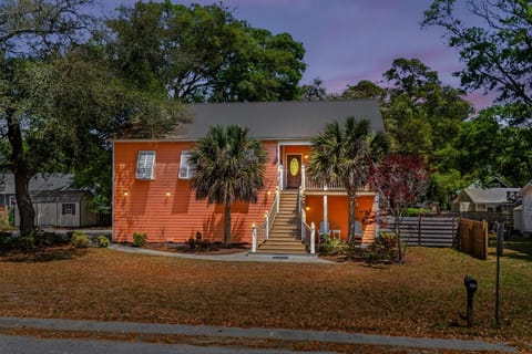 Tucked Away on A Quiet Inlet Street Close to a Boat Ramp and The Heart of Murrells