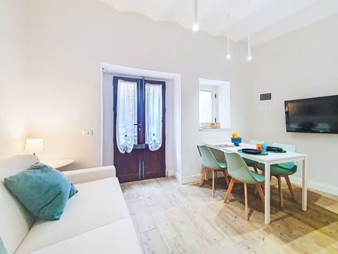 Apartment, Urban Design, Condominium, Concrete, Balcony, Daylighting, Plaster