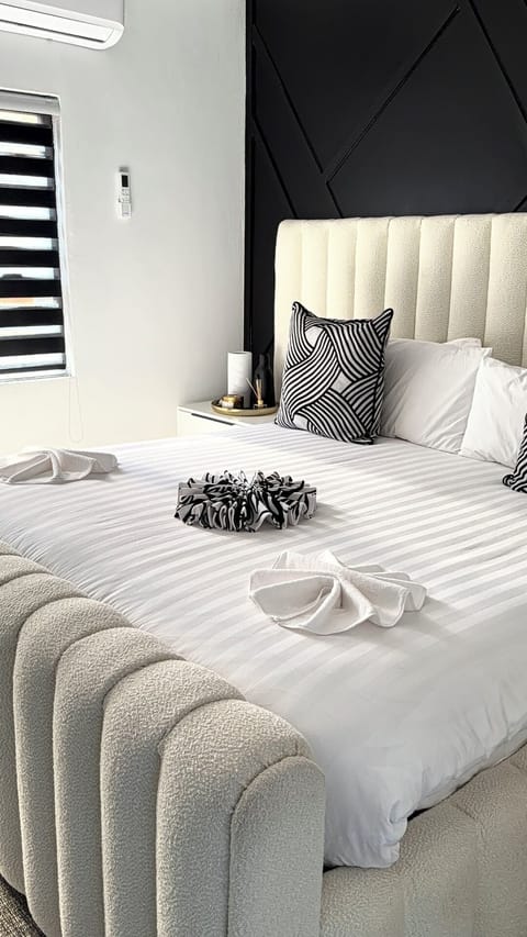 Deluxe Double Room | Desk, laptop workspace, iron/ironing board, free WiFi