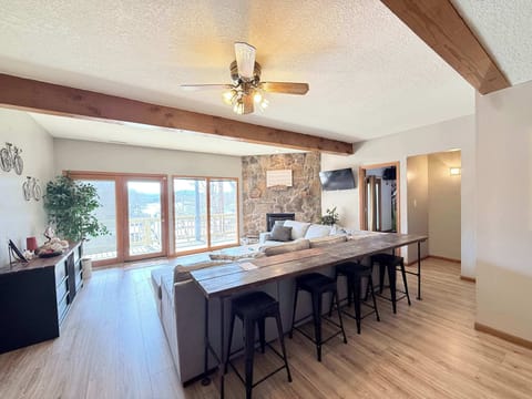 House, Multiple Beds, Patio (Cozy Cove Escape) | Interior