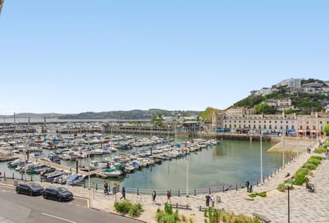 Welcome to Harbour Lights Apartment, Torquay.