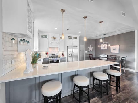 House, 3 Bedrooms | Private kitchen | Fridge, oven, coffee/tea maker, toaster