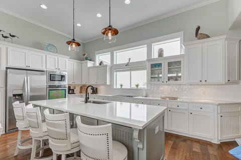 House, 4 Bedrooms | Private kitchen | Fridge, oven, coffee/tea maker, toaster