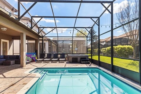 Private Pool & Integrated Spa, Fully Screened Patio with Sun Loungers