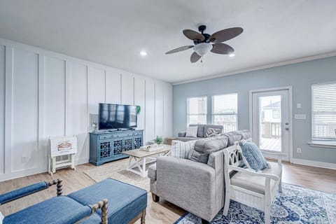 House, 4 Bedrooms | Living area
