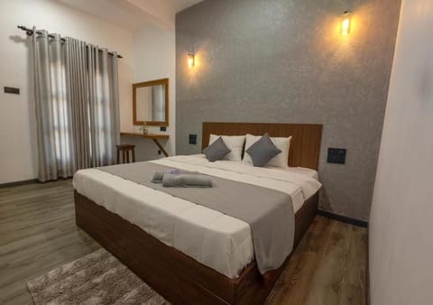 Deluxe Double Room, Garden View | Desk, laptop workspace, free WiFi