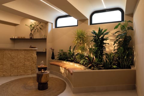 Couples treatment rooms, sauna, hot tub, steam room, Turkish bath