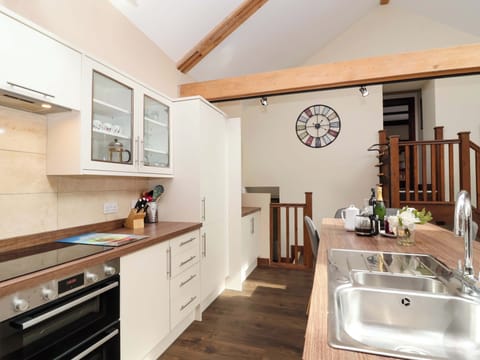Dishwasher, cookware/dishes/utensils