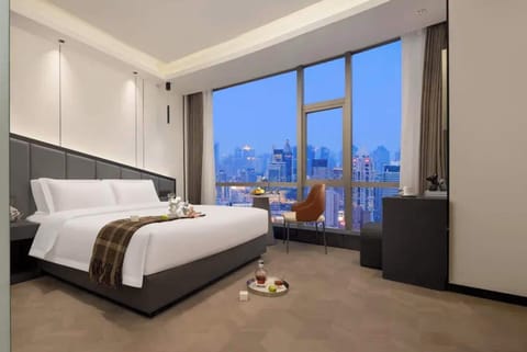 City Double Room, City View | Laptop workspace, blackout drapes, soundproofing, WiFi (free)