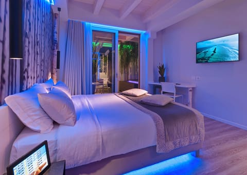 Suite Betulle with Whirpool | Minibar, in-room safe, desk, laptop workspace