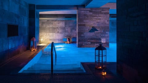 Couples treatment rooms, sauna, hot tub, steam room, Turkish bath