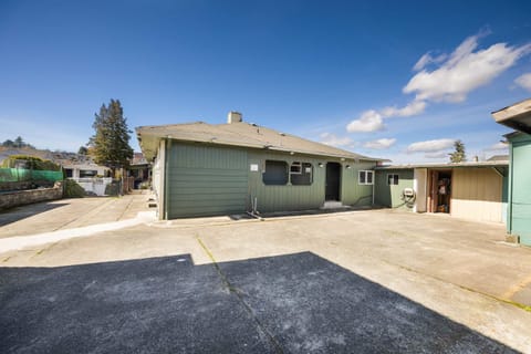 Spacious exterior with convenient and easy access to the unit.