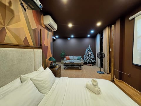 Classic Studio Suite, Balcony, City View | Down comforters, Select Comfort beds, laptop workspace, free WiFi