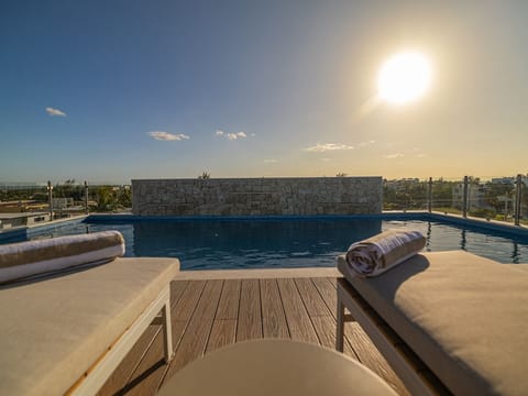 Outdoor pool, pool umbrellas, sun loungers