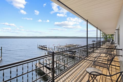 Single Room, 1 King Bed, Lake View | Balcony