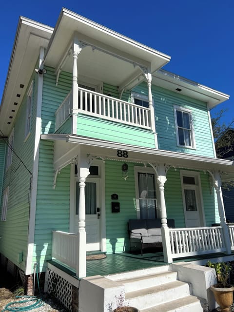 Liberty Manor in the eclectic Lincolnville neighborhood 2 to 4 blocks from town 