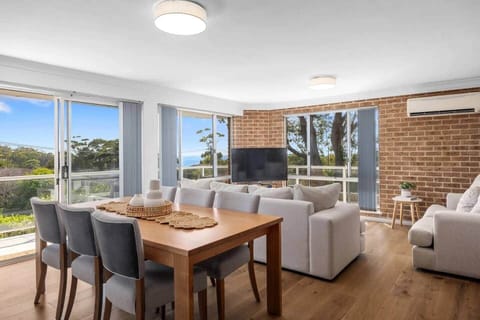 Mollymook Apartments Unit 1- Lounge Room