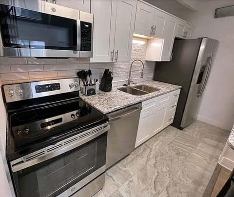 Condo, Multiple Beds, Fireplace, Mountain View (1 Br Plus Loft: Whistlepunk 43) | Private kitchen