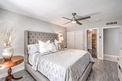 Master Bedroom with ensuite and walkin closet.
