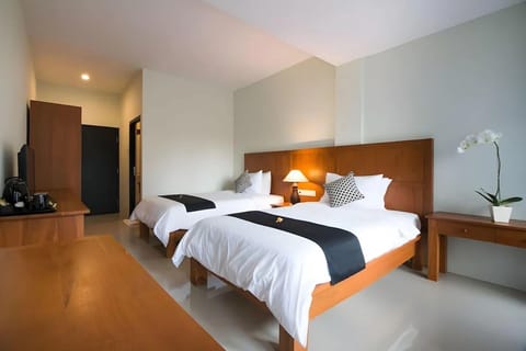 Deluxe Double or Twin Room, City View | Desk, WiFi (free)