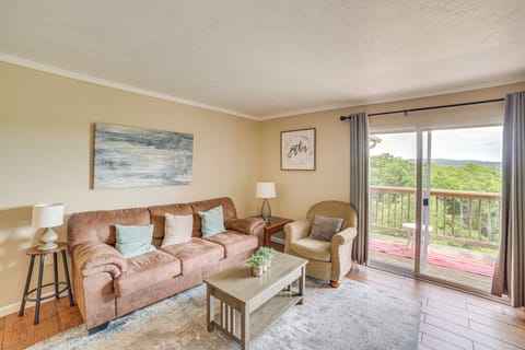 Branson Vacation Rental | 6BR | 4BA | 2,400 Sq Ft