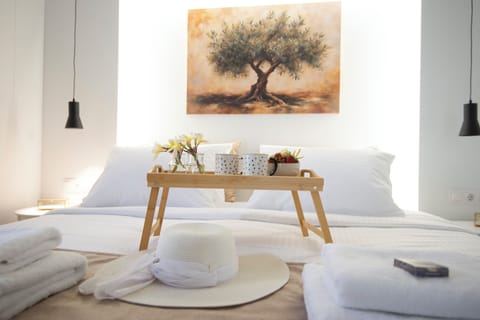 Superior 2 Bedroom Apartment | In-room safe, iron/ironing board, bed sheets