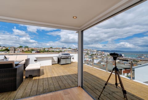 Upper Anzac, Brixham: The spectacular roof terrace with sea and harbour views