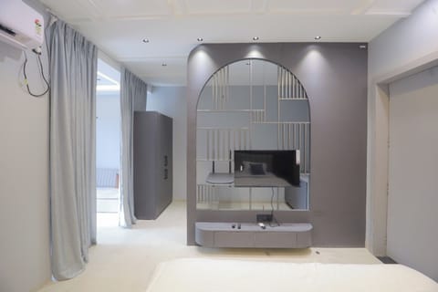 Luxury Room | Rollaway beds, free WiFi, bed sheets