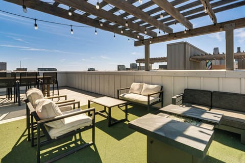 Apartment (2 Bedrooms) | Front of property
