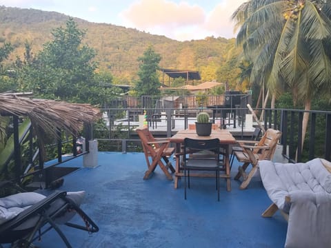 House, 2 Bedrooms, Smoking, Balcony | Outdoor dining