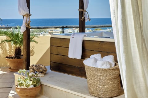 Suite, Sea View | Property grounds
