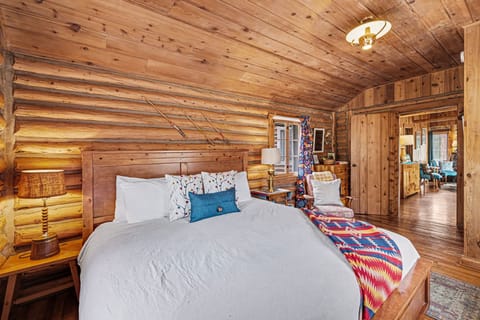Cabin, 2 Bedrooms | 2 bedrooms, iron/ironing board, WiFi (free)