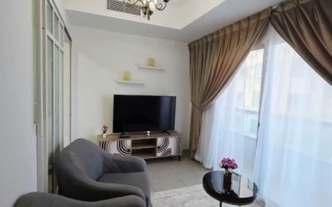 Comfort Apartment, Balcony, Beach View | Living area