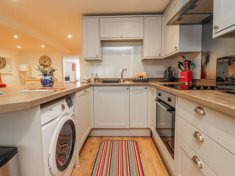 Dishwasher, cookware/dishes/utensils