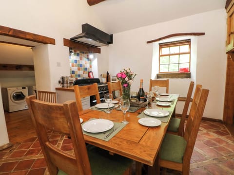 Cottage | Dining