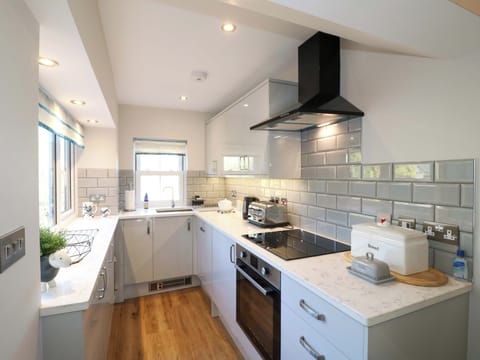 Dishwasher, cookware/dishes/utensils