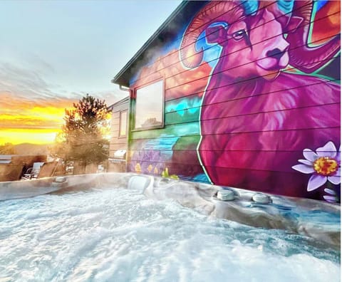 Private hot tub with mountain views! Colorful Bighorn Sheep mural
