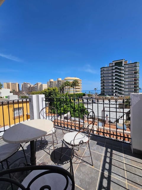 2 minute walk to the beach and sea views for breakfast on the terrace