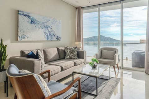 Precioso departamento con vista directa al mar en Zona Dorada