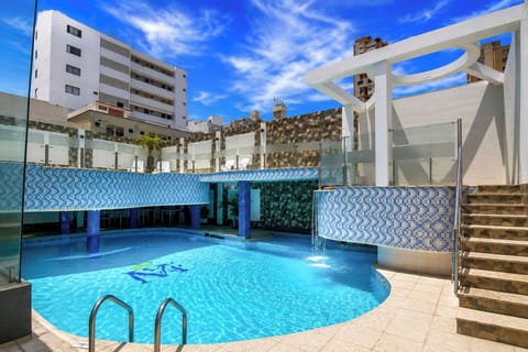 2 outdoor pools