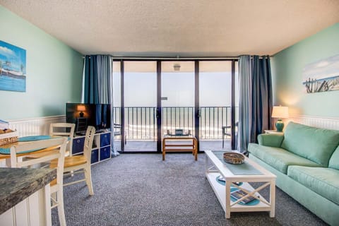 Atlantic Towers 506-print-001-021-LivingDining Room-4200x2800-300dpi
