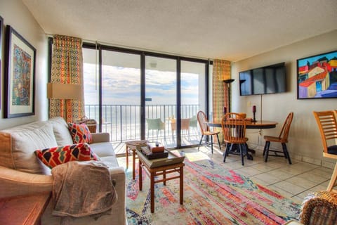 Atlantic Towers 602-print-001-002-LivingDining Room-4200x2804-300dpi