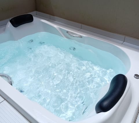 Indoor spa tub