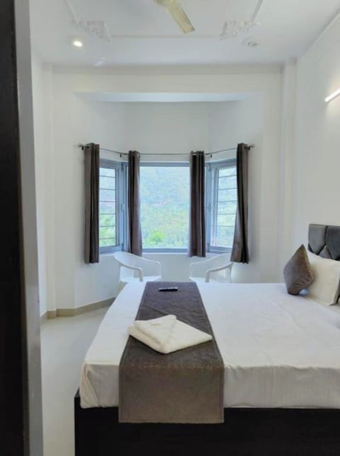 Standard Double Room, Air conditioning | Hypo-allergenic bedding, desk, soundproofing, free WiFi